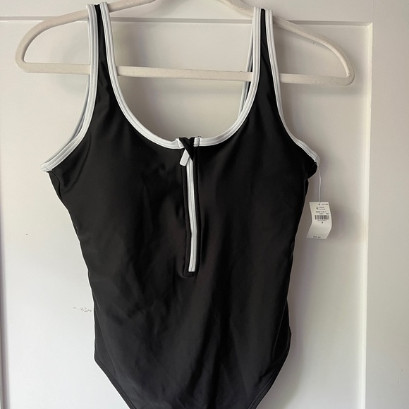 NWT Old Navy Swimsuit - Picture 1 of 6